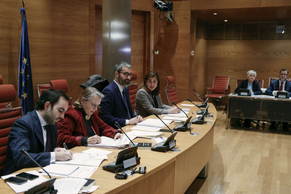 MADRID, 18/01/2024.- El presidente de la Comisión de Justicia del Congreso, Francisco Ayala (3i), durante la reunión mantenida este jueves en la que se debate la ponencia sobre la Proposición de Ley Orgánica de Amnistía que previsiblemente incluirá en el texto de la ley las enmiendas registradas que tengan apoyo mayoritario del bloque de investidura. EFE/J.J. Guillén