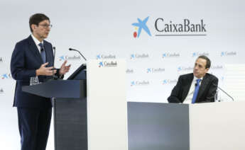 José Ignacio Goirigolzarri, presidente de Caixabank (izq.), y Gonzalo Gortázar, CEO. EFE