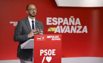 MADRID, 11/03/2024.- El secretario del Área Institucional del PSOE, Alfonso Rodríguez Gómez de Celis, ofrece una rueda de prensa en la sede del partido en Madrid, este lunes. EFE/ Javier Lizon