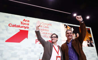 BARCELONA, 17/03/2024.- El presidente del Gobierno, Pedro Sánchez, y el primer secretario del PSC, Salvador Illa, intervienen en la clausura del XV Congreso de los socialistas catalanes, celebrado el fin de semana en Barcelona. EFE/Quique García