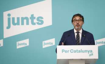 GRAFCAT8073. BARCELONA (ESPAÑA), 08/01/2024.-El vicepresidente y portavoz de JxCat, Josep Rius, ha exigido este lunes al Gobierno de Pedro Sánchez que retire sus tres primeros decretos ley y los pacte con Junts, antes de volver a presentar una serie de decretos "individualizados" para cada uno de los temas que abordan.EFE/Quique García