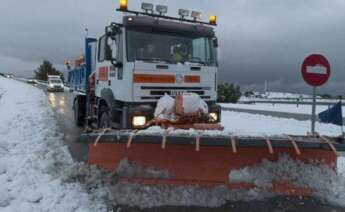 Quitanieves en una carretera