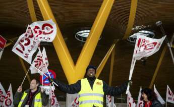 Vista de la concentración convocada por el sindicato USO en el Aeropuerto de Madrid-Barajas. Foto: EFE / Fernando Villar