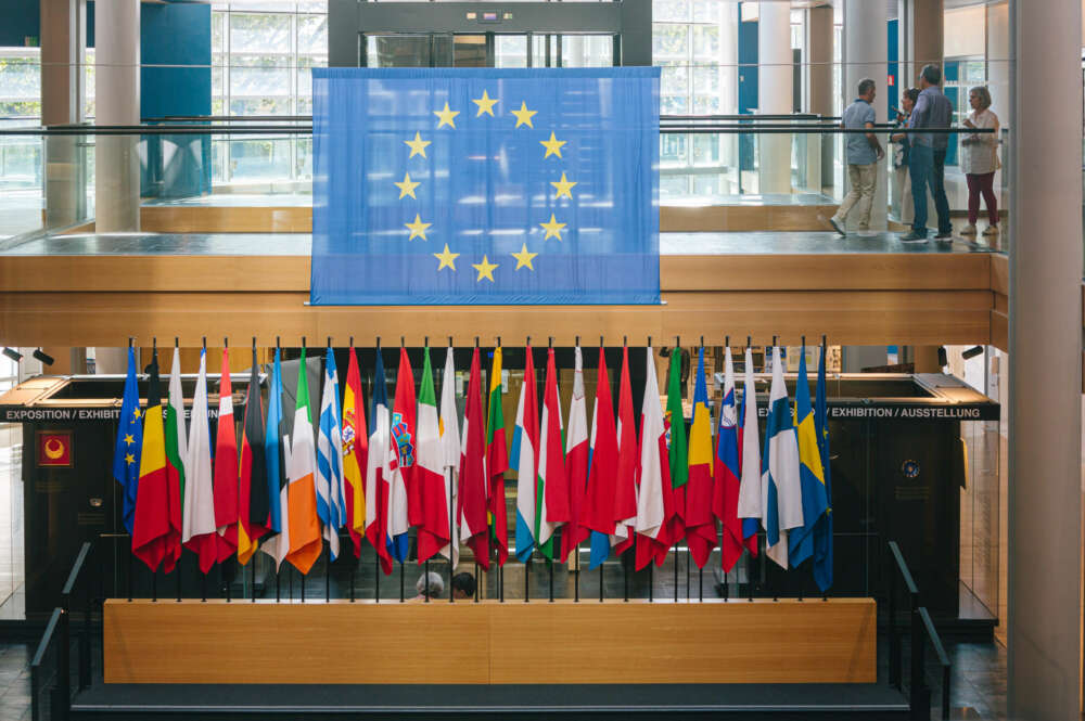 ESTRASBURGO, FRANCIA - 13 DE JULIO DE 2023: Detalle de las banderas de los países miembros de la Unión Europea en el interior del Parlamento Europeo, institución parlamentaria que en la Unión Europea representa a los ciudadanos europeos y ejerce el Poder legislativo. EUROCÁMARA;EUROPARLAMENTO;CÁMARA EUROPEA;POLÍTICA;INTERNACIONAL;UE;UNIÓN EUROPEA;ALEX FLORES Europa Press / Europa Press (Foto de ARCHIVO) 17/7/2023