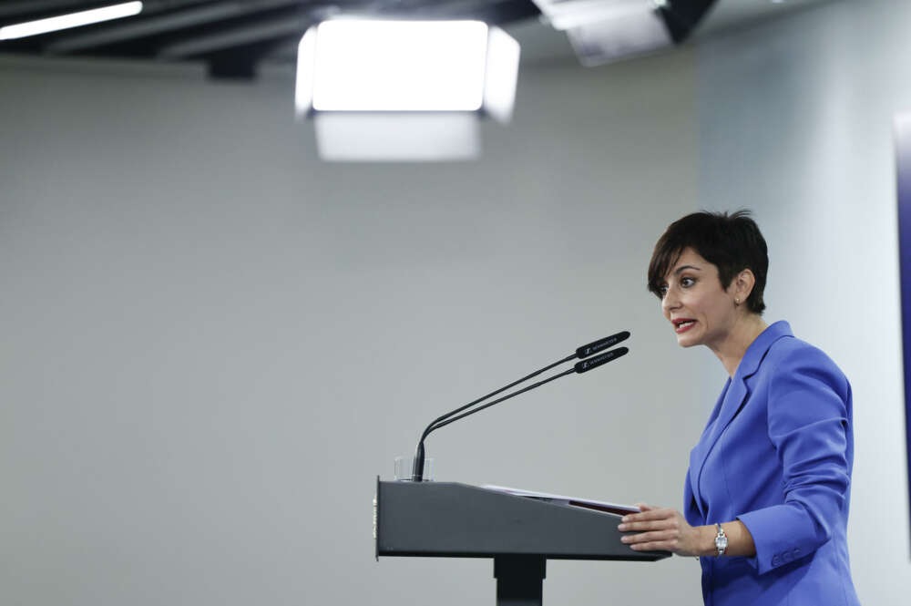 La ministra de Vivienda y Agenda Urbana, Isabel Rodríguez, durante la rueda de prensa ofrecida tras la reunión con representantes del sector de la vivienda, este jueves en Madrid.