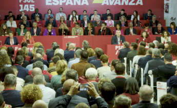 Captura de video del inicio de la reunión este sábado del Comité Federal del PSOE en su sede de Ferraz, donde cientos de personas se han comenzado a concentrar en las inmediaciones a las nueve de la mañana para trasladar su apoyo a Sánchez. Foto: EFE/PSOE.