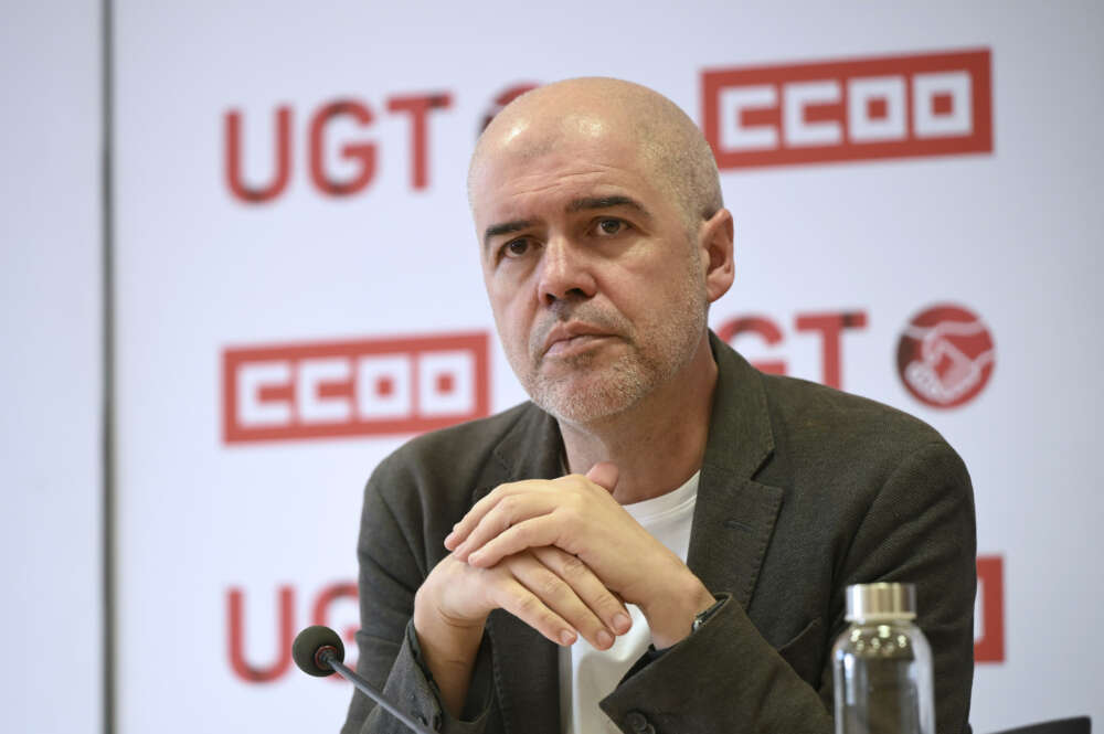 El secretario general de CCOO, Unai Sordo, durante la rueda de prensa de presentación de la jornada de movilizaciones del Primero de Mayo, que este año se celebra bajo el lema "Por el pleno empleo: reducir jornada, mejorar salarios"