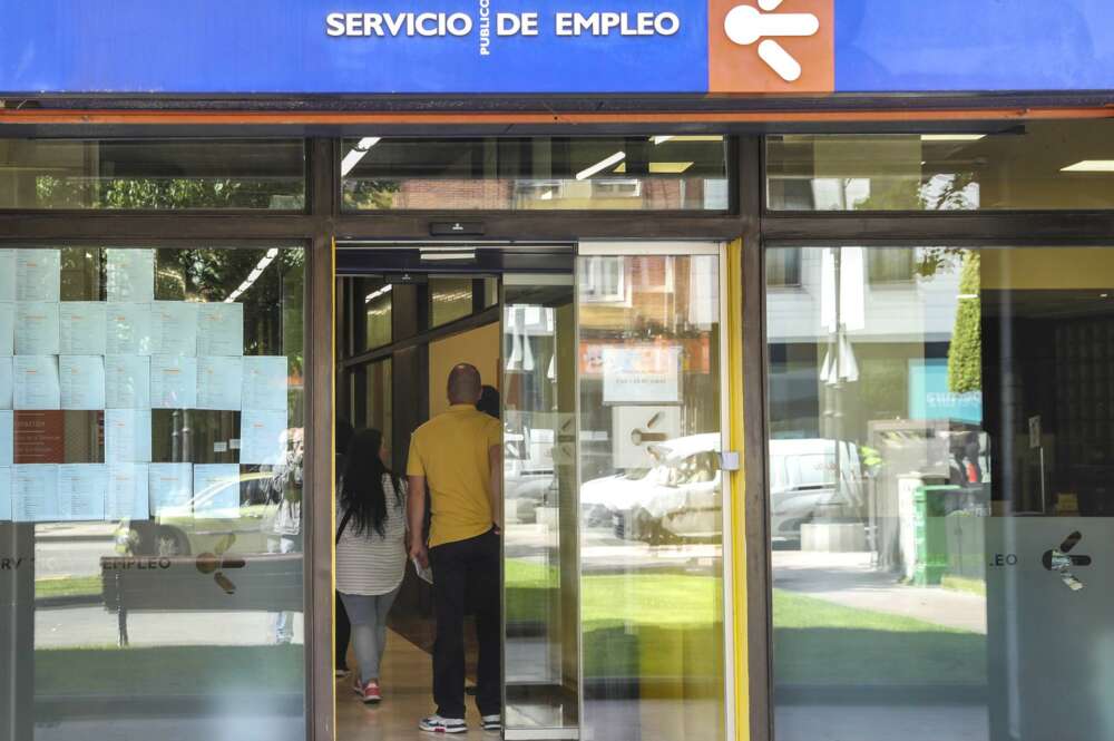 El Servicio Público de Empleo es el organismo que realiza el pago del paro. EFE/ J.L.Cereijido