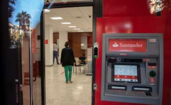 Sucursal del Banco Santander. Foto Marcial Guillén - EFE
