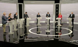 Los candidatos electorales se preparan instantes antes del inicio del debate electoral organizado por RTVE Catalunya. EFE/Alejandro García