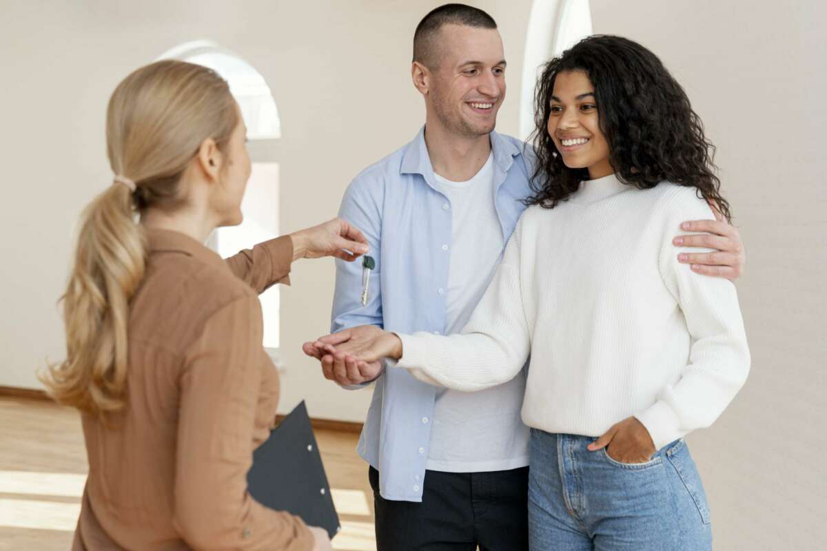El inquilino puede adquirir la vivienda con las condiciones y precio que haya sido vendida a un tercero si ejerce su derecho de tanteo y retracto. FREEPIK