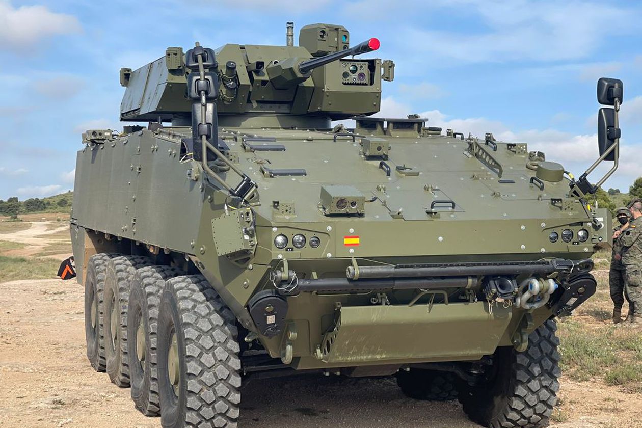 Indra, Scania e Iveco compiten por un megacontrato militar de 1.000 millones Indra, Scania e Iveco compiten por un megacontrato militar de 1.000 millones