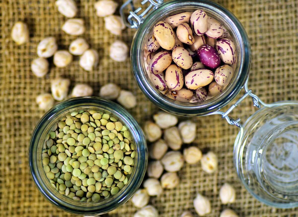 Algunas legumbres como la soja y los garbanzos contienen proteínas completas