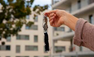 Una opción es destinar una parte de la casa al alquiler turístico, mediante plataformas como Airbnb. Foto: Freepik. Evo Banco.