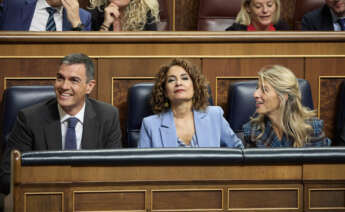 El presidente del Gobierno, Pedro Sánchez; la vicepresidenta primera y ministra de Hacienda, María Jesús Montero y la vicepresidenta segunda y ministra de Trabajo, Yolanda Díaz. Jesús Hellín / Europa Press