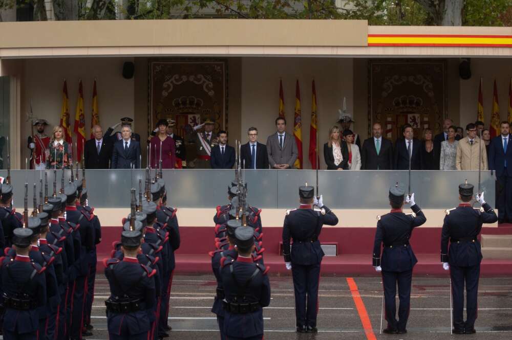 Acto solemne de homenaje a la Bandera Nacional y desfile militar por el 12 de octubre, Día de la Hispanidad, en la Plaza de Cánovas del Castillo, a 12 de octubre de 2024, en Madrid (España). Los actos comienzan con el izado de bandera y van seguidos del homenaje a los que dieron la vida por el país. Posteriormente, comienzan los desfiles militares aéreos y terrestres. Entre las novedades de este año, destaca la participación en el desfile de la bandera de Naciones Unidas (ONU). Se espera, asimismo, la exhibición de 56 aviones, 29 helicópteros y la participación de más de 4.000 efectivos de diversas fuerzas, incluyendo unidades internacionales. Alejandro Martínez Vélez / Europa Press 12 OCTUBRE 2024;DESFILE;12O;OCTUBRE;HISPANIDAD;DÍA;MILITARES;ACTO 12/10/2024