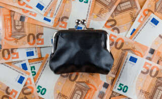 Un conjunto de billetes de 50 euros. Pensión. Foto: Freepik.