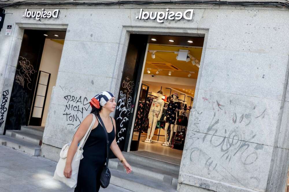 Escaparate de tienda de Desigual / empresas