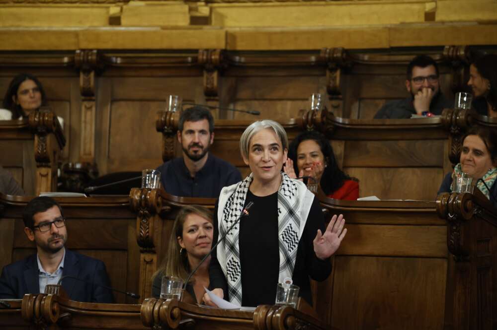 (Foto de ARCHIVO) La exalcaldesa de Barcelona y líder de los Comuns en el Ayuntamiento, Ada Colau, durante su último pleno en el Ayuntamiento de Barcelona, a 25 de octubre de 2024, en Barcelona, Catalunya (España). Este es el último pleno de Ada Colau como concejal. La exalcaldesa abandona también sus responsabilidades al frente de los Comunes, el partido en el que confluyó la nueva izquierda nacida del movimiento del 15M. Kike Rincón / Europa Press 25 OCTUBRE 2024;COLAU;SE DESPIDE 25/10/2024