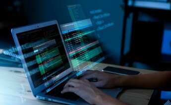 La ciberseguridad adaptativa consiste en impulsar medidas de seguridad que evolucionen de forma automática ante las amenazas para proteger los activos digitales de las empresas. Foto: Freepik. Tendencias.