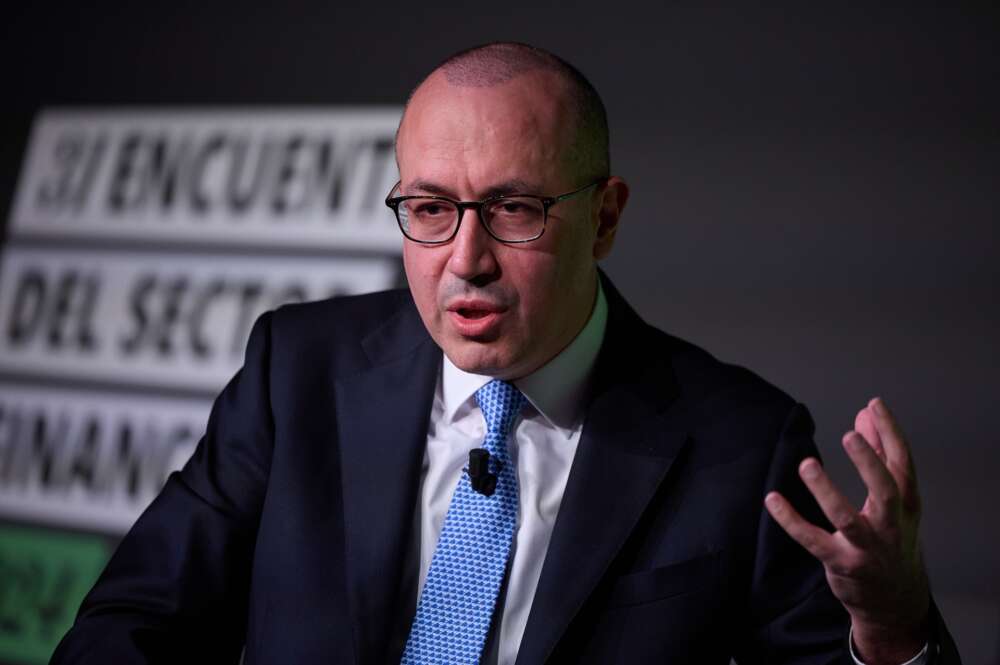 (Foto de ARCHIVO) el consejero delegado de BBVA, Onur Genç, durante el 31º encuentro del sector financiero de ABC y Deloitte, en Casa de América, a 13 de noviembre de 2024, en Madrid (España). Durante el evento, los principales líderes del sector comparten la evolución y las nuevas tendencias del sector de la banca española. La celebración tiene lugar hoy y mañana. Jesús Hellín / Europa Press 13/11/2024