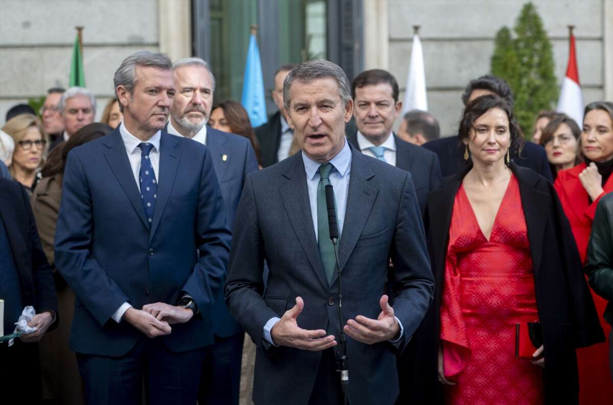 El presidente del Partido Popular, Alberto Núñez Feijóo, interviene antes del acto institucional por el Día de la Constitución, en el Congreso de los Diputados, a 6 de diciembre de 2024, en Madrid (España). Las Cortes Generales conmemoran el 46º aniversario de la aprobación de la Constitución con un acto institucional, que incluye la interpretación de dos piezas musicales a cargo de la Agrupación Musical Inclusiva del Teatro Real (AMI), la lectura del artículo 49 de la Carta Magna por parte de personas con discapacidad, la entrega a la presidenta del Congreso de la Constitución Española en distintos soportes accesibles, y su intervención.

Alberto Ortega / Europa Press
06 DICIEMBRE 2024;CONSTITUCIÓN;CONGRESO;ANIVERSARIO;APROBACIÓN;CARTA MAGNA
06/12/2024. Sánchez.