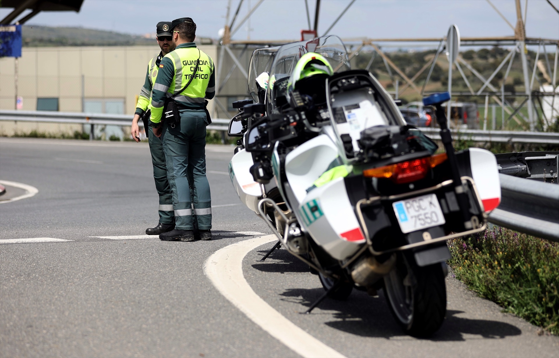 la DGT avisa de la entrada en vigor del dispositivo de señalización V-16 para vehículos inmovilizados