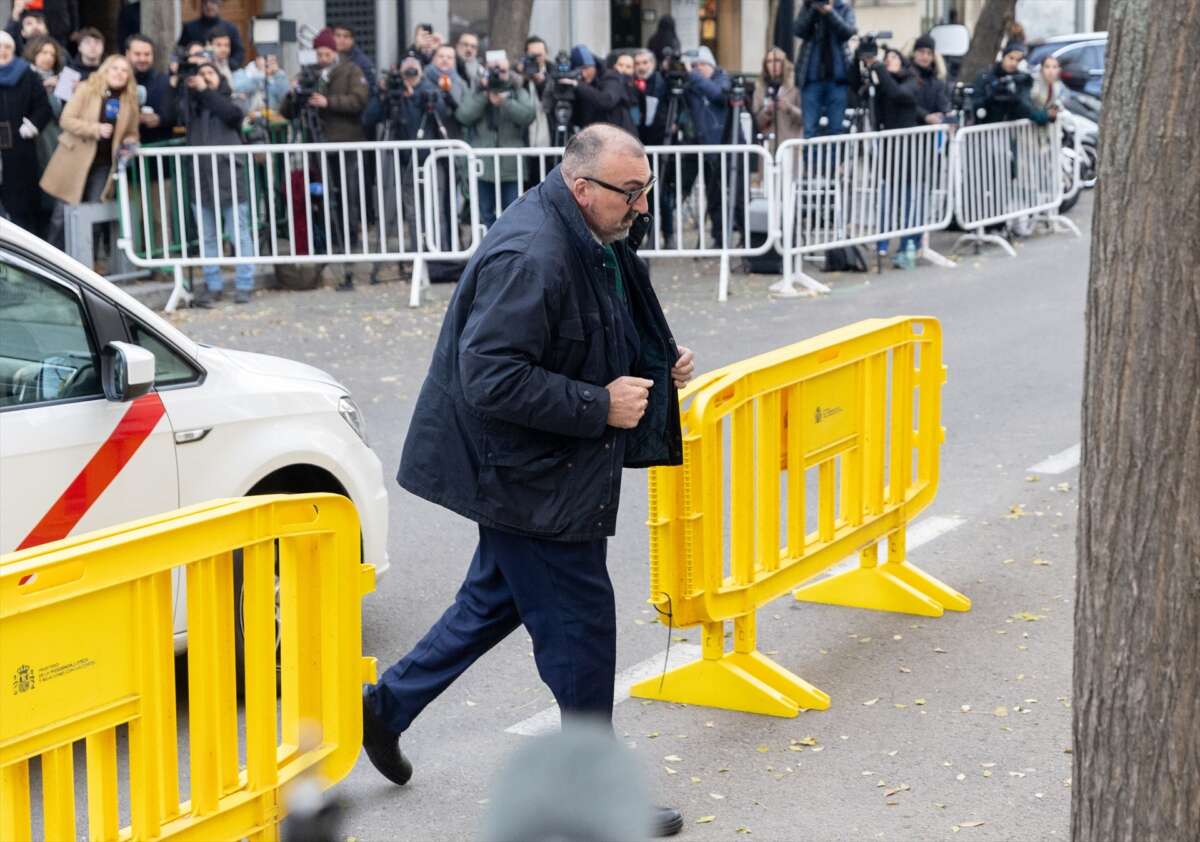 El ex asesor del ex ministro José Luis Ábalos, Koldo García, llega al Tribunal Supremo para declarar, a 17 de diciembre de 2024, en Madrid (España). Koldo García, quien fuera asesor y hombre de confianza del ex ministro de Transportes José Luis Ábalos, ha llegado para declarar como investigado ante el magistrado Leopoldo Puente, que indaga en las presuntas irregularidades acordadas durante la pandemia para la compra de material sanitario. Eduardo Parra / Europa Press 17 DICIEMBRE 2024;KOLDO;GARCÍA;JUEZ;TRIBUNAL SUPREMO;DECLARA 17/12/2024