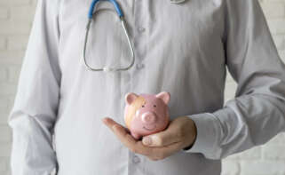 salario medicos DKV