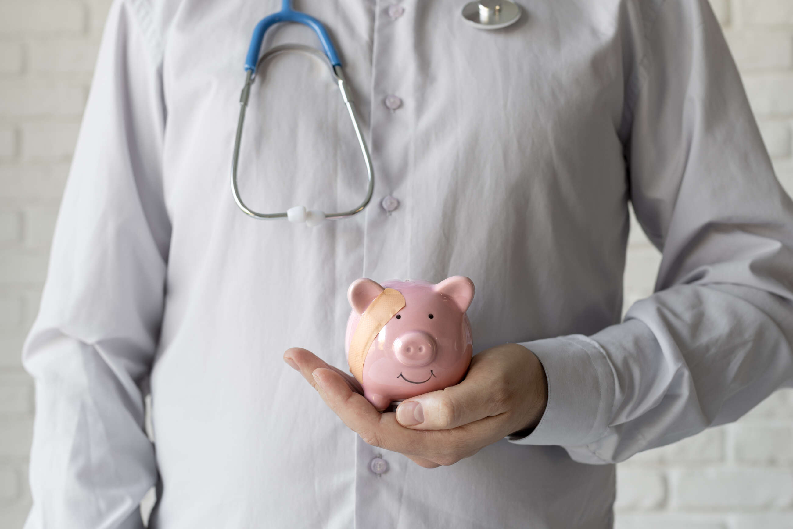 salario medicos DKV