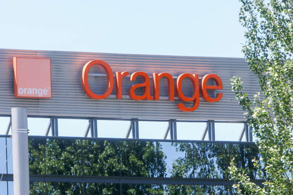 Orange da el primer paso
