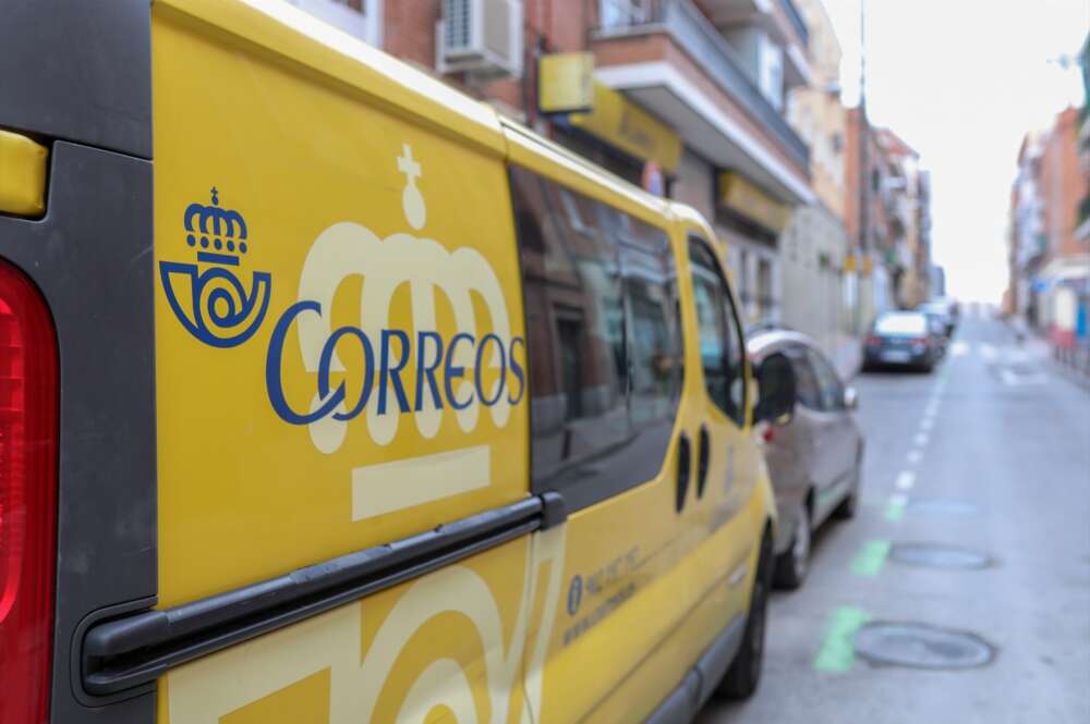 CorreosUn camión de reparto de Correos. Foto: Jesús Hellín / Europa Press