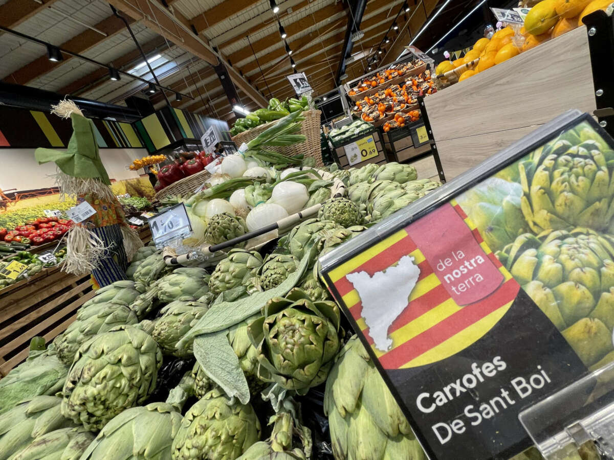 Productos de proximidad en un supermercado Caprabo. Foto: Caprabo.