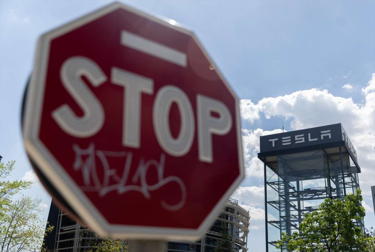 Fachada de la sede madrileña de Tesla (España). Eduardo Parra / Europa Press
Tesla sufre su mayor crisis reputacional hasta el momento