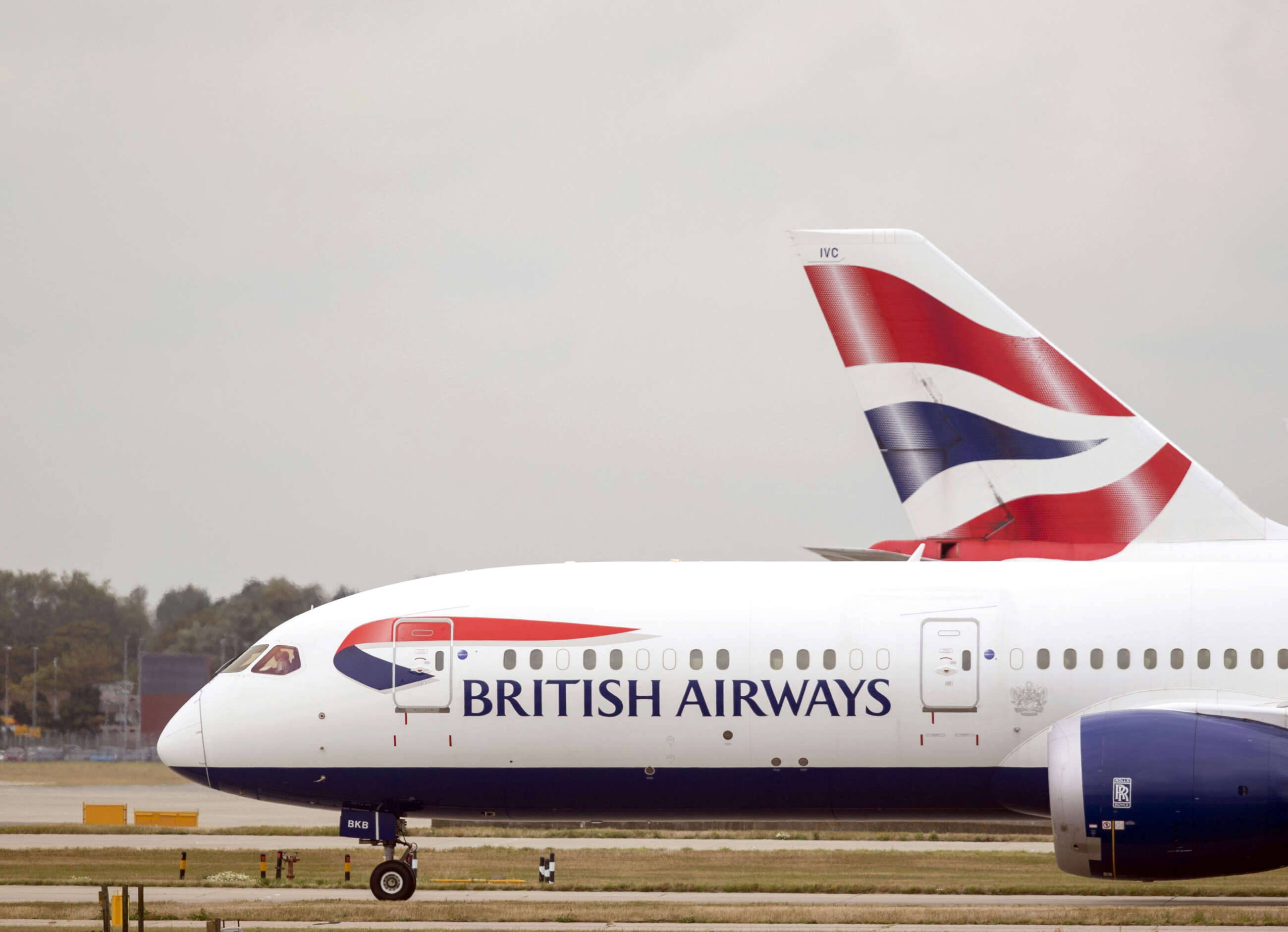 Archivo - Un avión de British Airways en el aeropuerto de Heathrow.