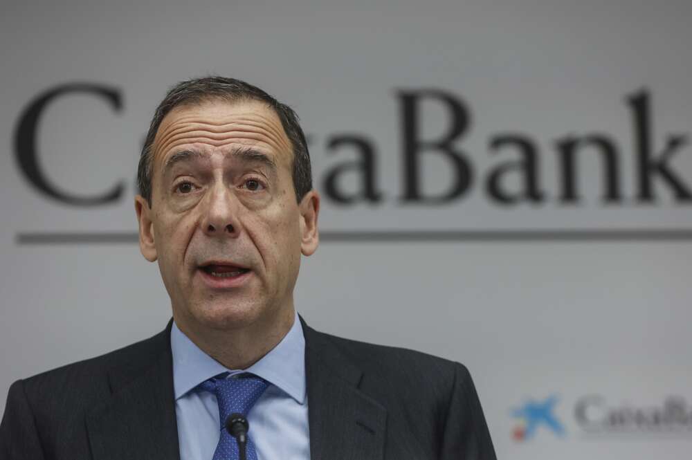 Archivo - El consejero delegado de CaixaBank, Gonzalo Gortázar, en una imagen de archivo.