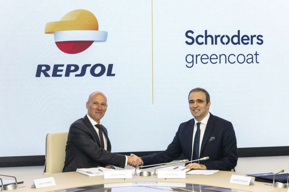 El director general de Generación Baja en Carbono de Repsol, João Costeira, junto al responsable de Inversiones de Schroders Greencoat en Iberia, Víctor Monje