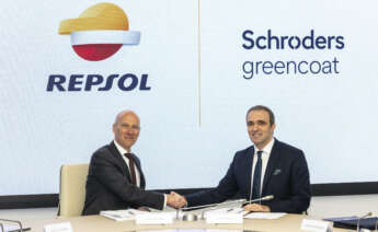 El director general de Generación Baja en Carbono de Repsol, João Costeira, junto al responsable de Inversiones de Schroders Greencoat en Iberia, Víctor Monje