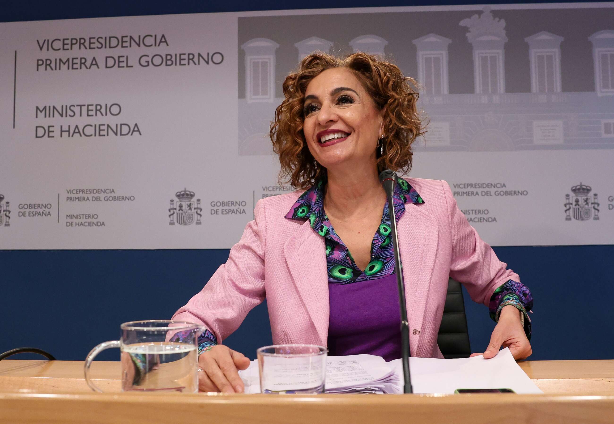 La vicepresidenta primera del Gobierno y ministra de Hacienda, María Jesús Montero, comparece ante los medios de comunicación.