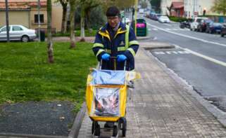 Una trabajadora de Correos