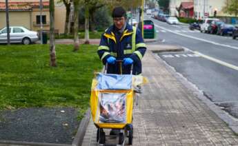 Una trabajadora de Correos