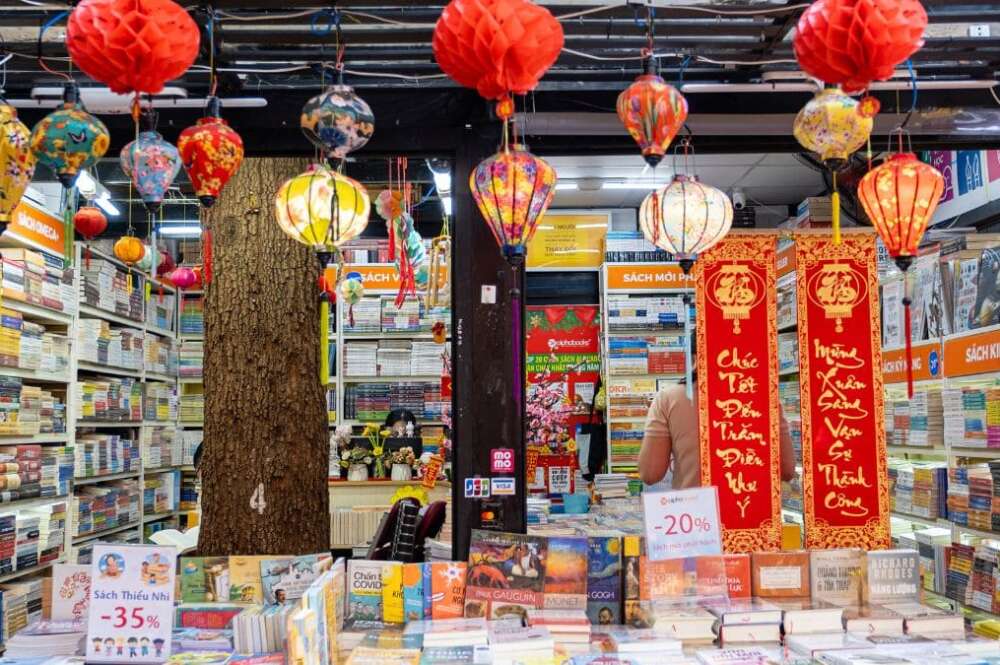 La comunidad China de trabajadores en España cambia el modelo de negocio: de los bazares a los servicios
