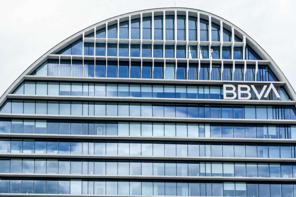 Archivo - Fachada de la sede de BBVA