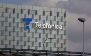 Archivo - Fachada de la sede de Telefónica, en Madrid (España)