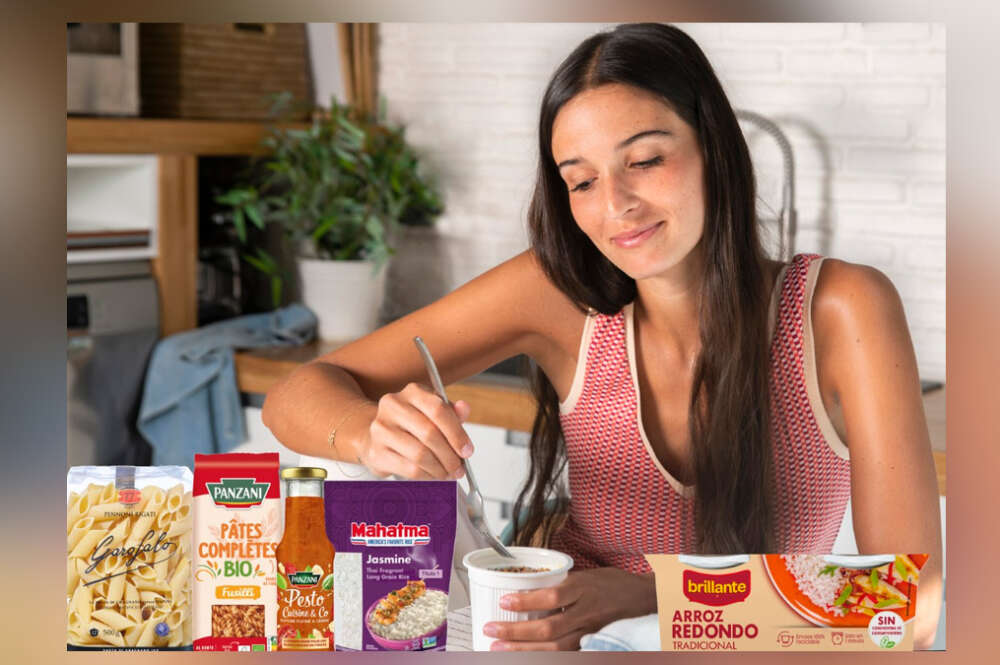 Chica probando los productos de Ebro Foods