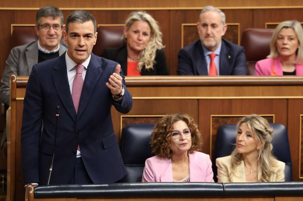 (Foto de ARCHIVO) El presidente del Gobierno, Pedro Sánchez, interviene durante una sesión de control al Gobierno en el Congreso de los Diputados, a 14 de mayo de 2025, en Madrid (España). Durante el pleno, el Congreso ha rendido cuentas sobre el apagón general del pasado 28 de abril, cuyas causas todavía se desconocen. En paralelo a la investigación del Ejecutivo, la Comisión Nacional de los Mercados y la Competencia (CNMC) también realizará una investigación del apagón. Marta Fernández / Europa Press 14 MAYO 2025;GOBIERNO;CONGRESO;APAGON 14/5/2025