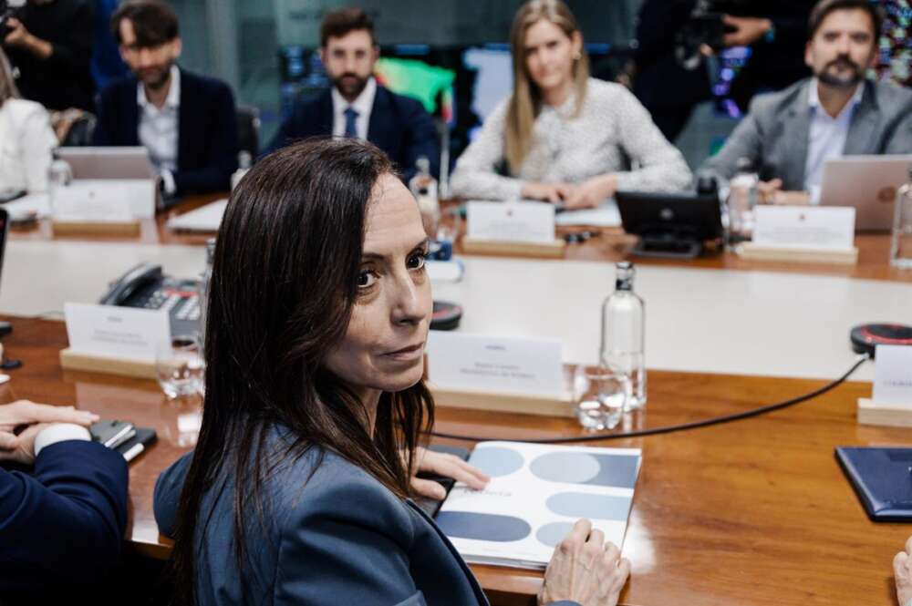 La vicepresidenta tercera y ministra para la Transición Ecológica y Reto Demográfico, Transición Ecológica, Sara Aagesen y la presidenta de Red Eléctrica de España, Beatriz Corredor, durante una reunión de la crisis eléctrica