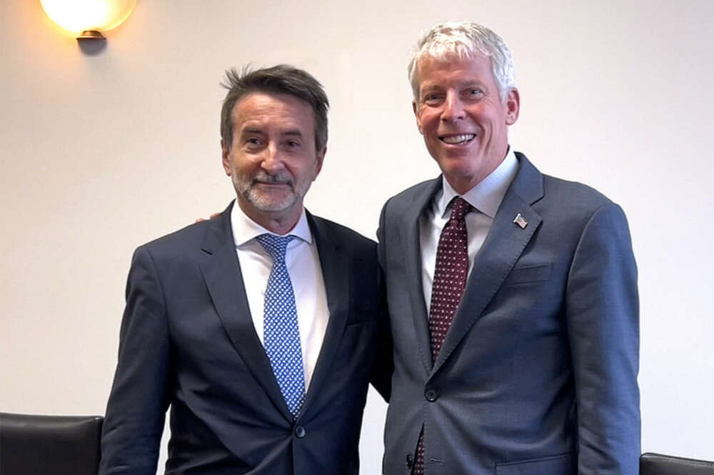 Josu Jon Imaz, consejero delegado de Repsol, junto a Chris Wright, Secretario de Energía de Estados Unidos, en una reunión celebrada en el marco de la Alaska Sustainable Energy Conference