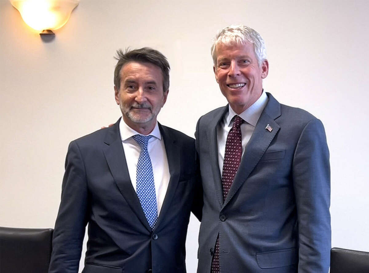 Josu Jon Imaz, consejero delegado de Repsol, junto a Chris Wright, Secretario de Energía de Estados Unidos, en una reunión celebrada en el marco de la Alaska Sustainable Energy Conference, en 2025.