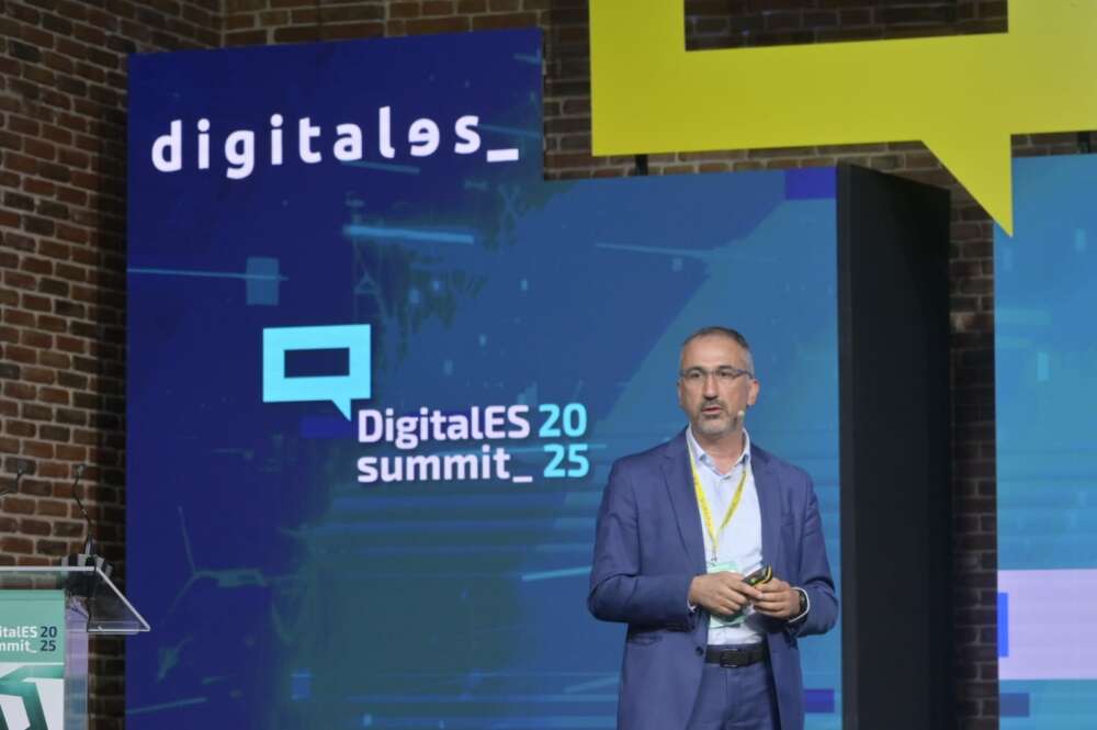 Marius Varzaru, CEO de Digi en España, durante el evento DigitalES Summit 2025